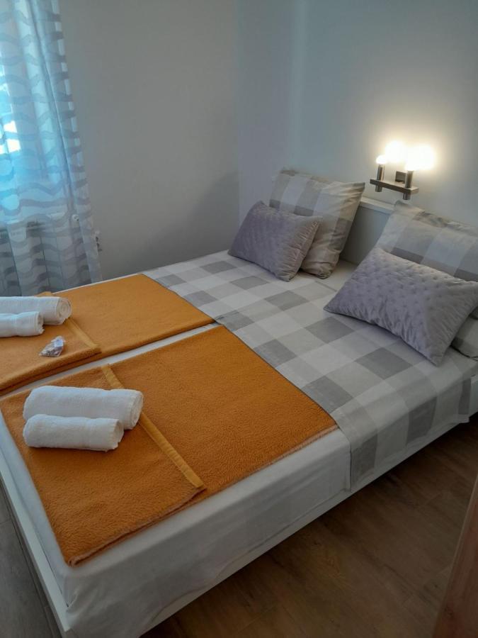 Apartment Dean Klimno Bagian luar foto